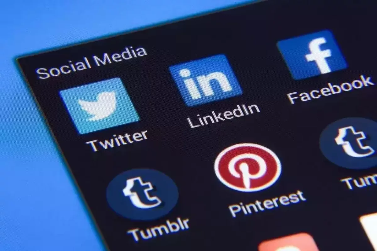 Илон Маск Twitter логотипін өзгертеді
