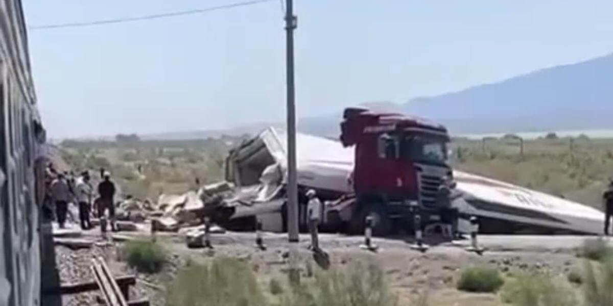 Водитель большегруза спровоцировал ДТП на железной дороге в Жетысуской области