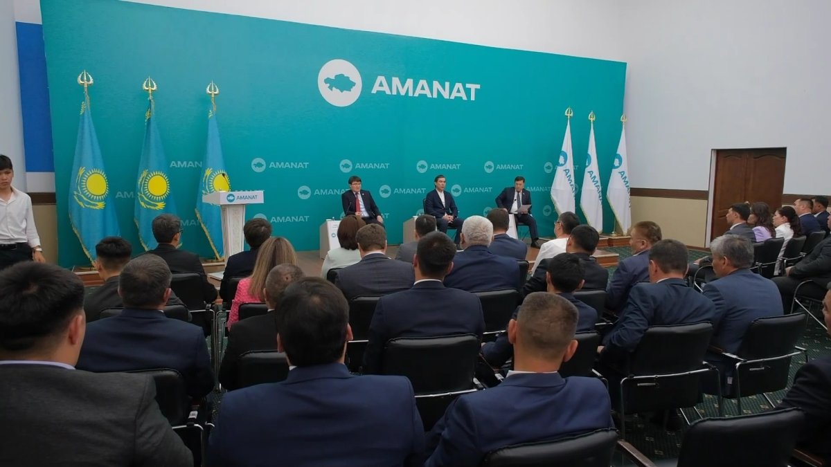 «AMANAT» партиясының хатшысы Эльдар Жұмағазиев «Қарызсыз қоғам» жобасы қатысушыларымен кездесті