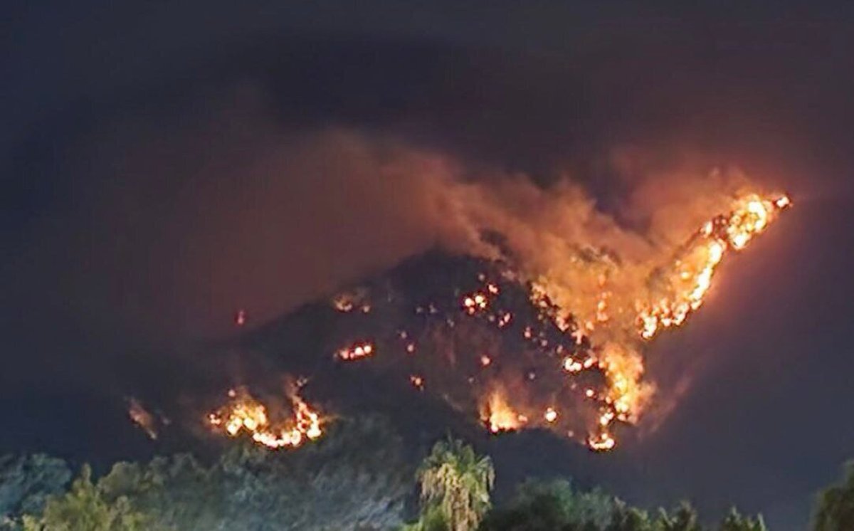 Воду с курортных пляжей берут для тушения лесных пожаров в Турции
