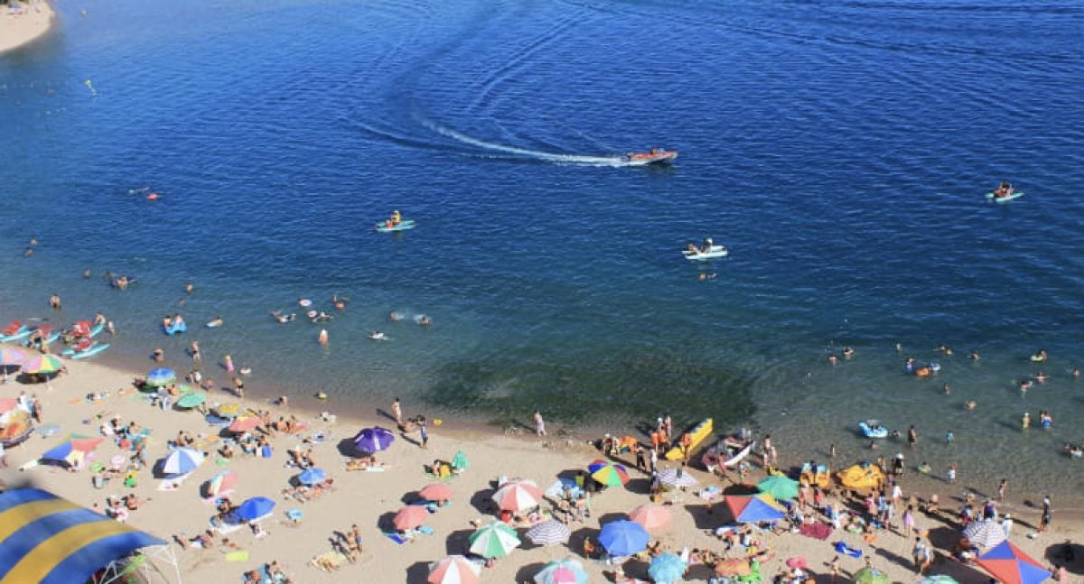 Два человека погибли при столкновении скутера с катером на Иссык-Куле