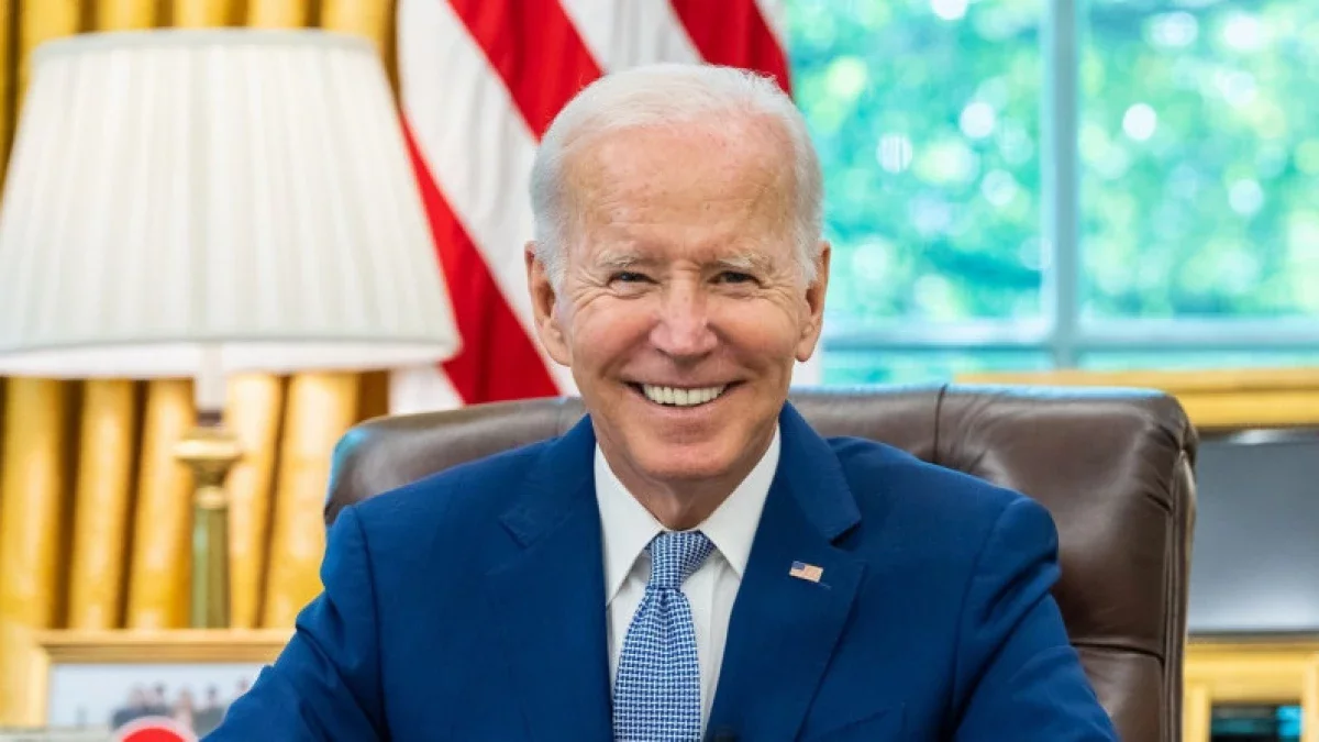 Байденнің иті Ақ үйдің бірнеше қызметкерін қауып алды