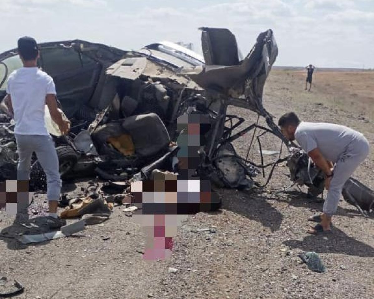 Пять человек погибли в ДТП с грузовиком на трассе Жезказган-Караганда