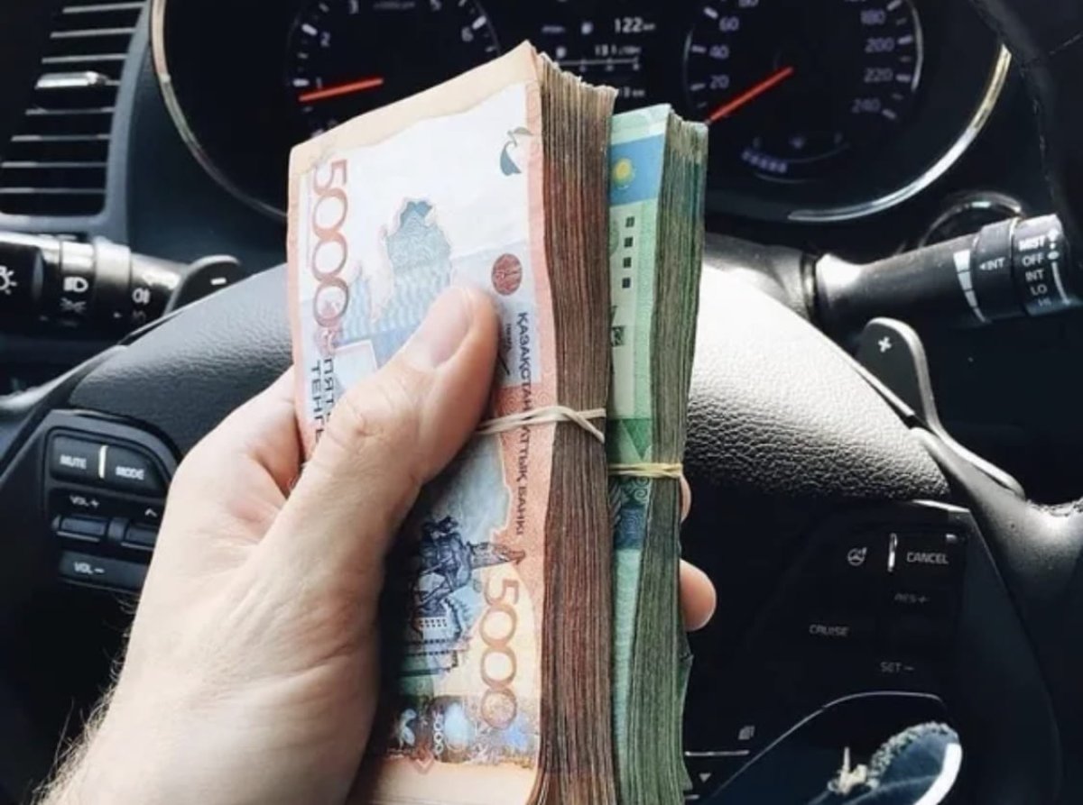 Мангистауского налоговика наказали за незаконные налоги на авто