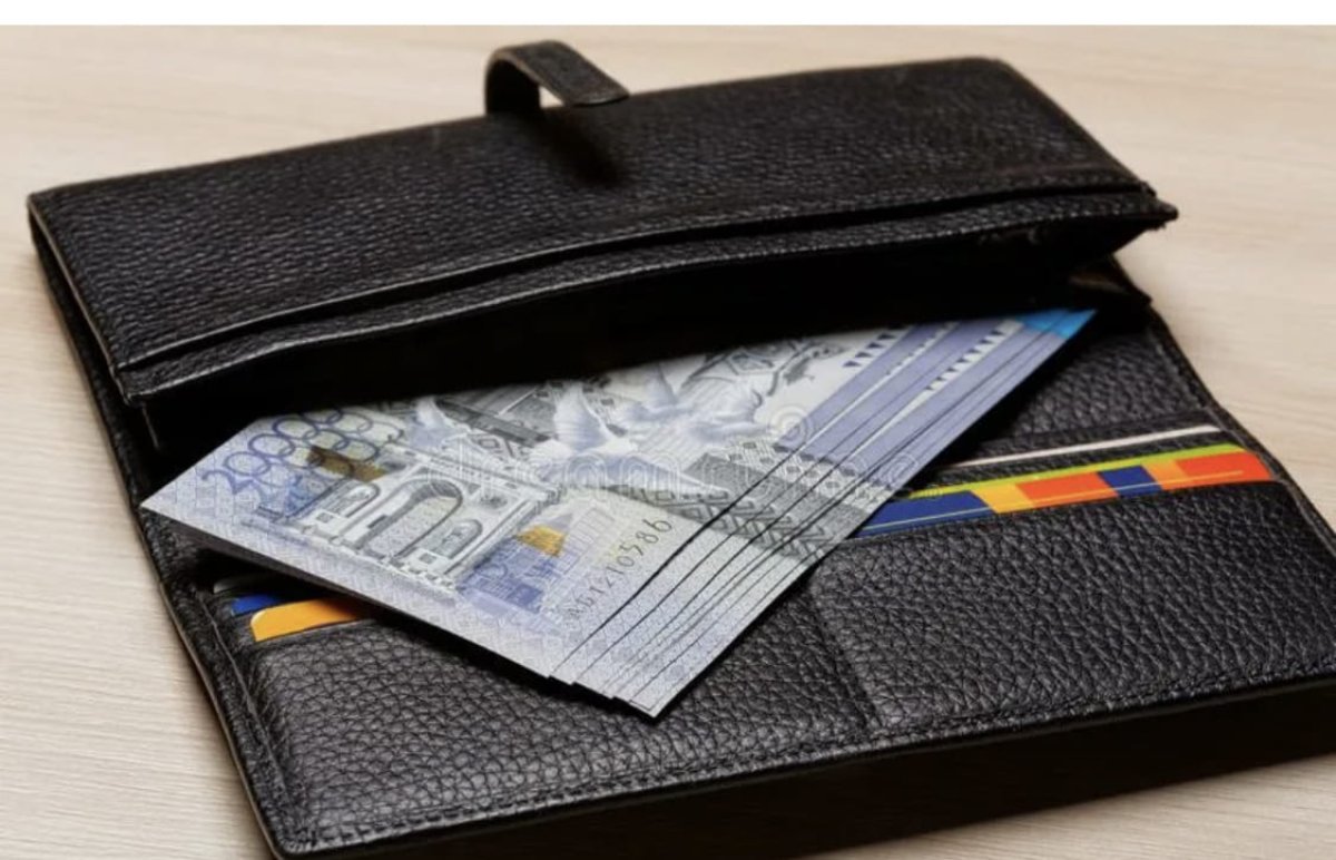 Школьный бухгалтер начислял себе по два миллиона тенге к каждой зарплате три года подряд