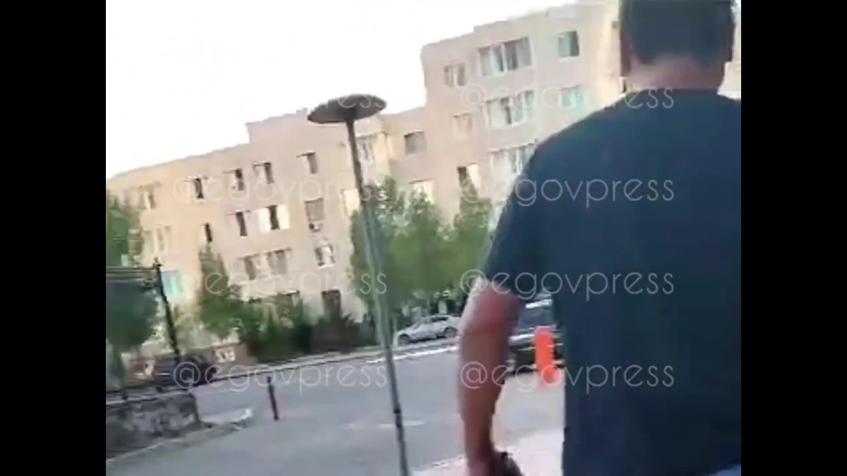 Астаналық тұрғын ауладағы балаларды көлікпен қақпақ болды