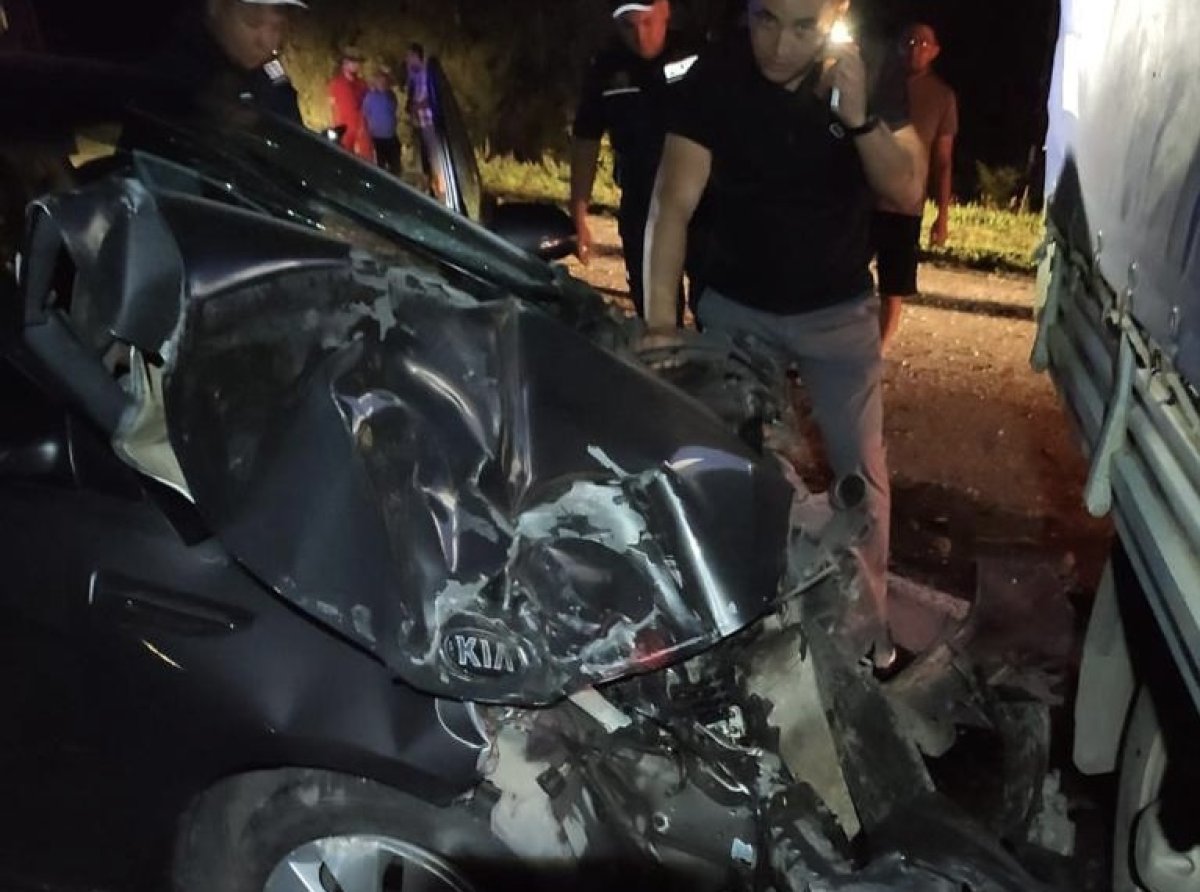 Трое детей и двое взрослых едва не сгорели в жуткой аварии под Костанаем