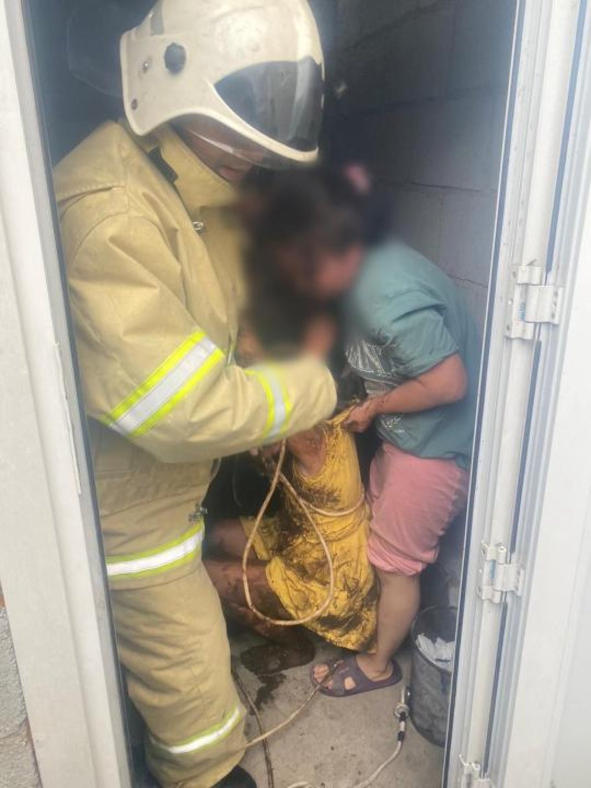 Двое детей провалились в уличный туалет в Алматинской области