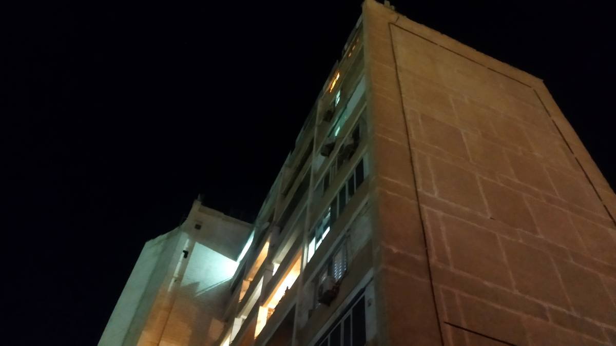 "Изнутри была слышна перепалка": женщина выпала с 9 этажа в Актау