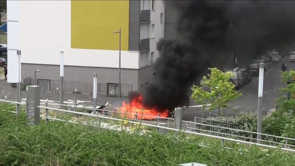 Францияда тәртіпсіздік жасаған 1000-нан астам адам тұтқындалды