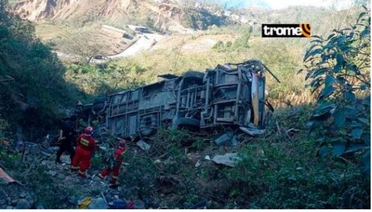 Автобус с пассажирами упал в пропасть в Перу