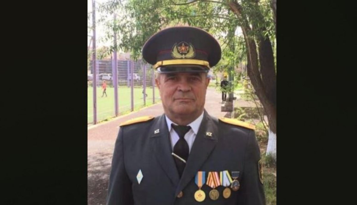 Президент посмертно наградил учителя НВП из Астаны