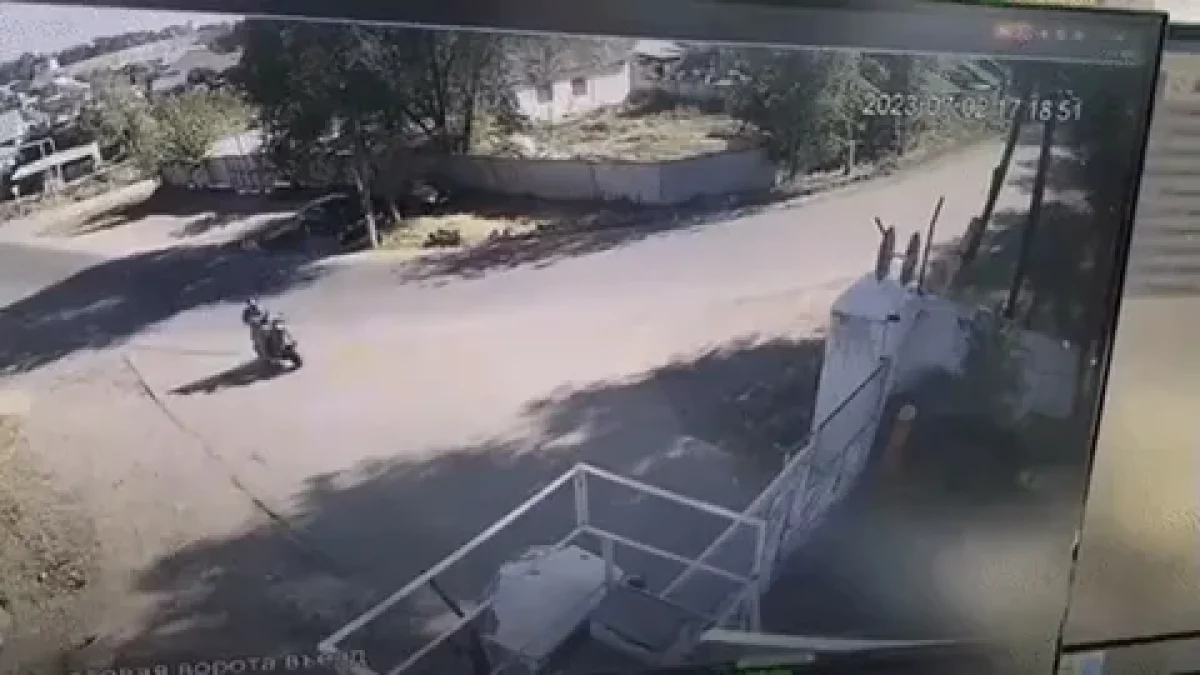 Алматы облысында жантүршігерлік жол апаты болды: ер адам мопедті балаларымен айдаған