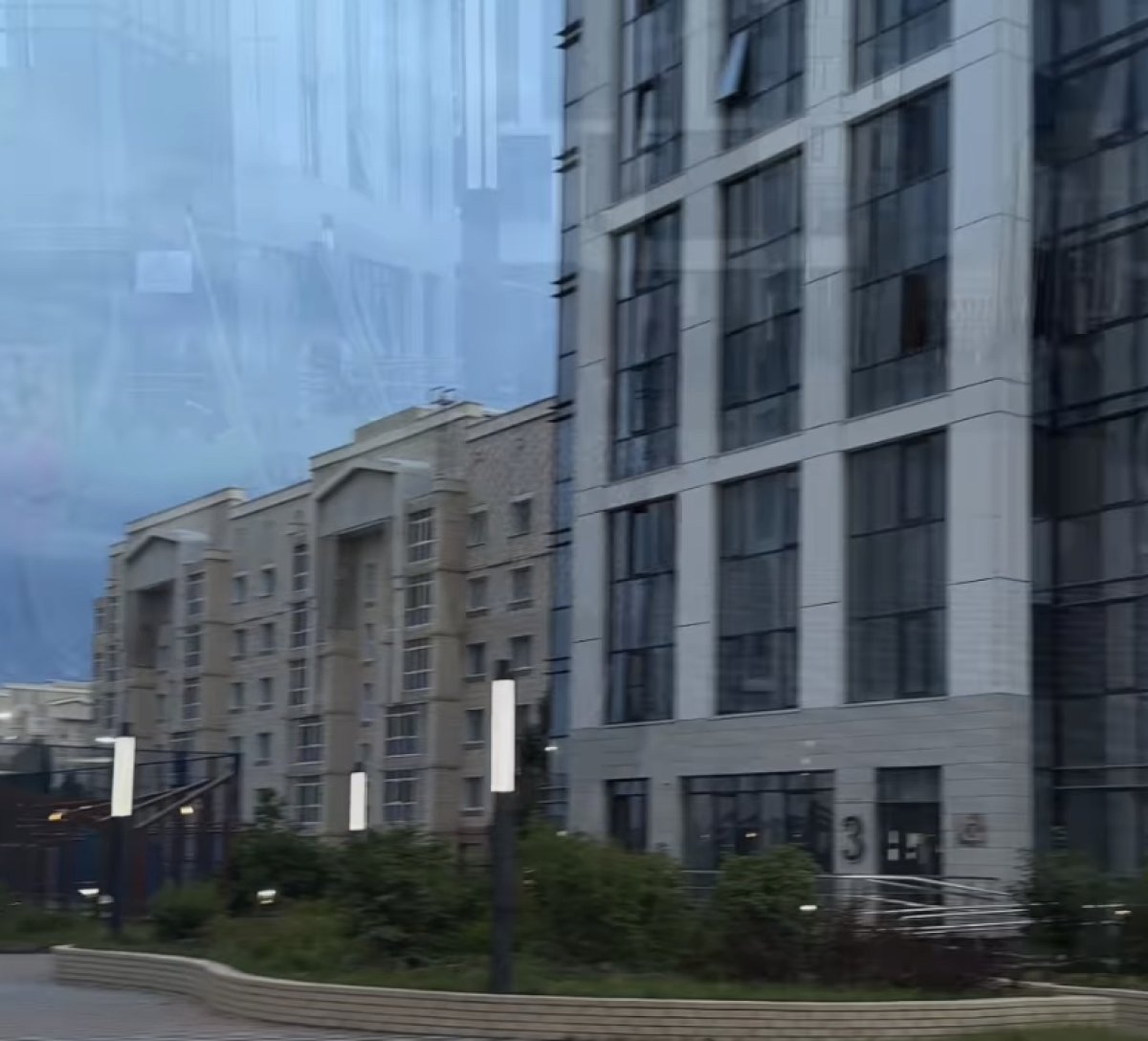 Блогер собрала деньги на покупку квартиры для детей погибшей в лесном пожаре в Абайской области