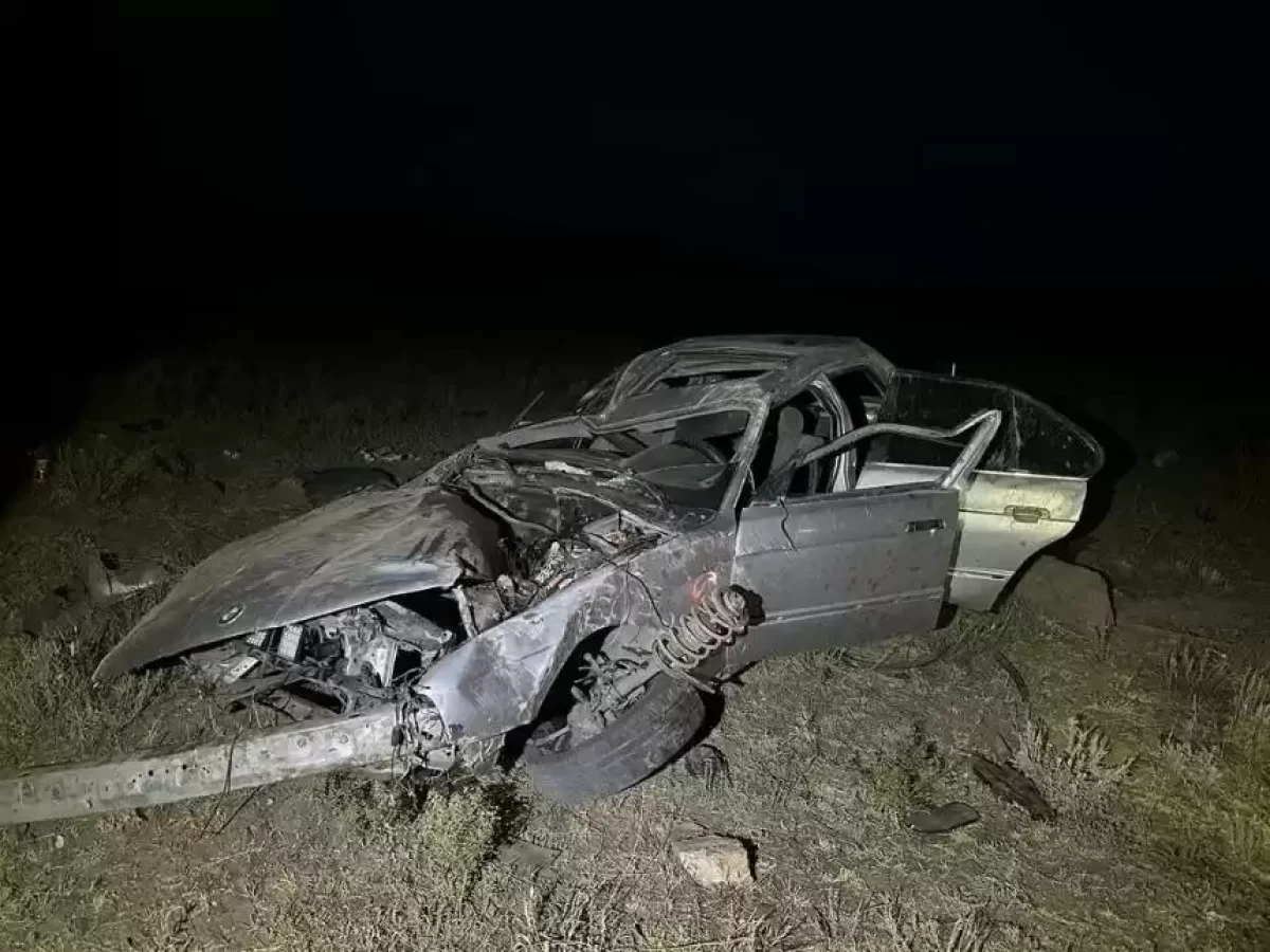 Дөңгелегі жарылған көлік аударылып, 20 жастағы бойжеткен көз жұмды