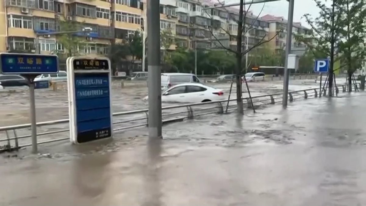 Сотни тысяч жителей Китая эвакуировали из-за сильнейшего тайфуна