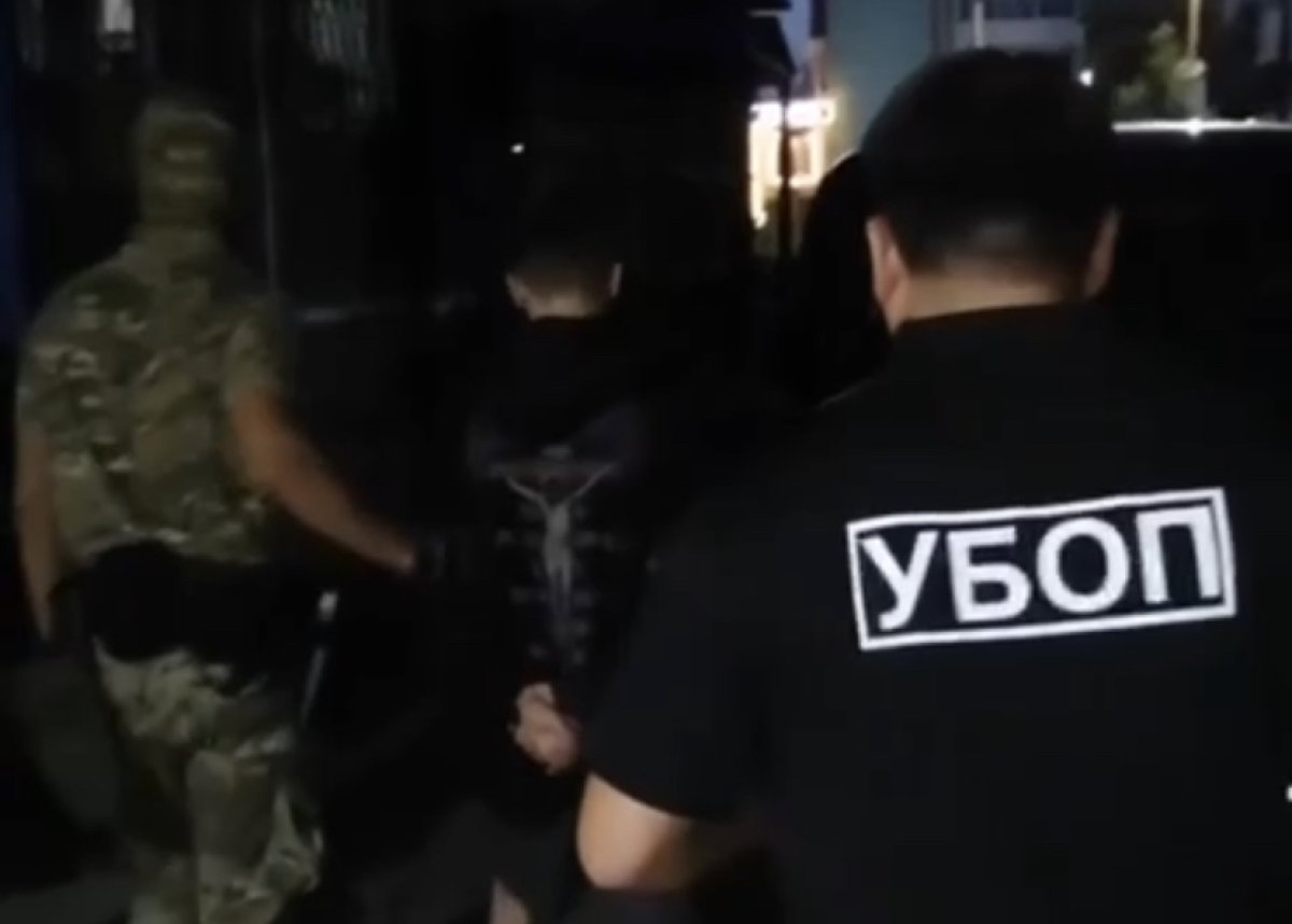 21-летний акмолинец вымогал деньги у пенсионера в Бурабае