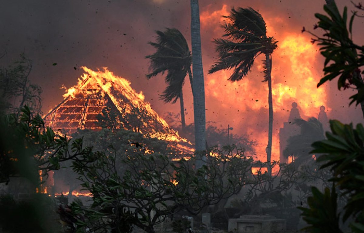 Пожары уничтожили исторический город на Гавайях: жители бегут в панике