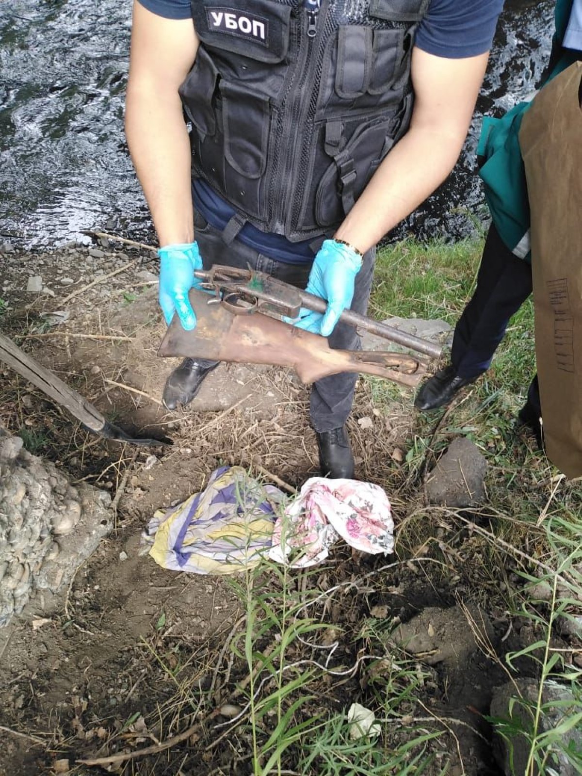 Схрон со старинным оружием обнаружили в Усть-Каменогорске