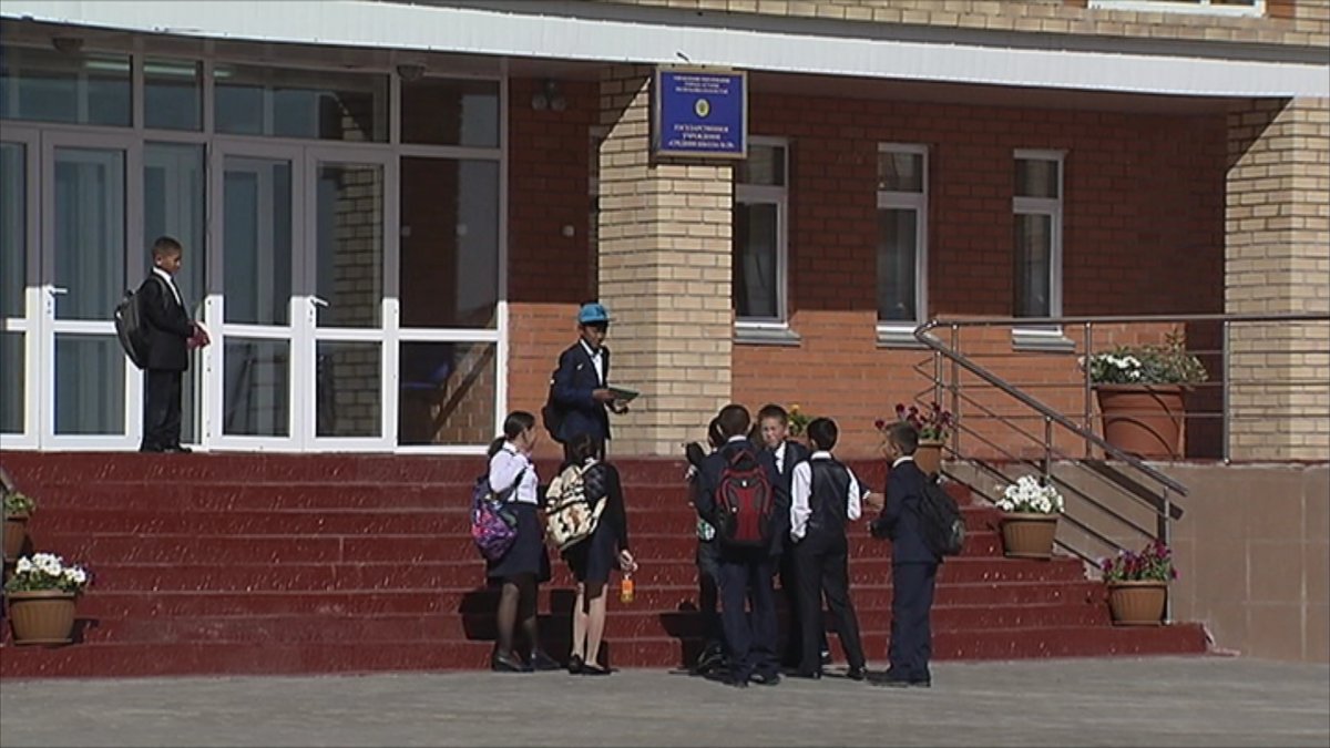 23 тысячам учащихся помогут собраться в школу в Астане