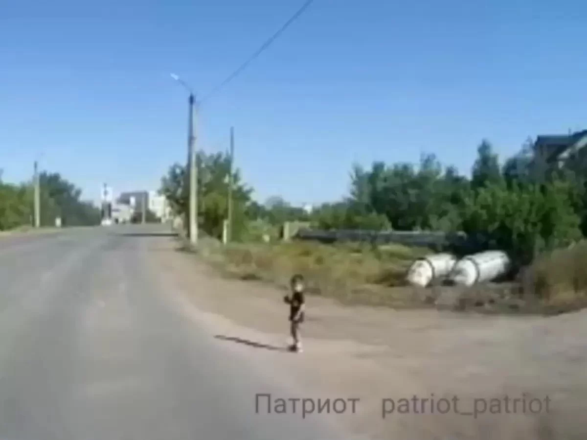 Қарағандыда балабақшадан қашып кеткен үш жасар бала жол бойынан табылды