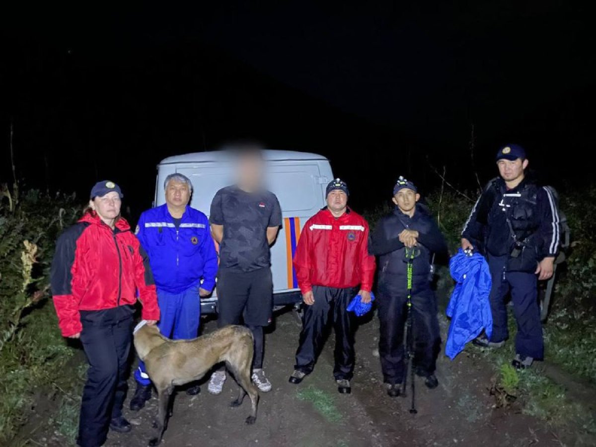 Турист не смог спуститься с Кок-Жайляу, на помощь пришли спасатели.