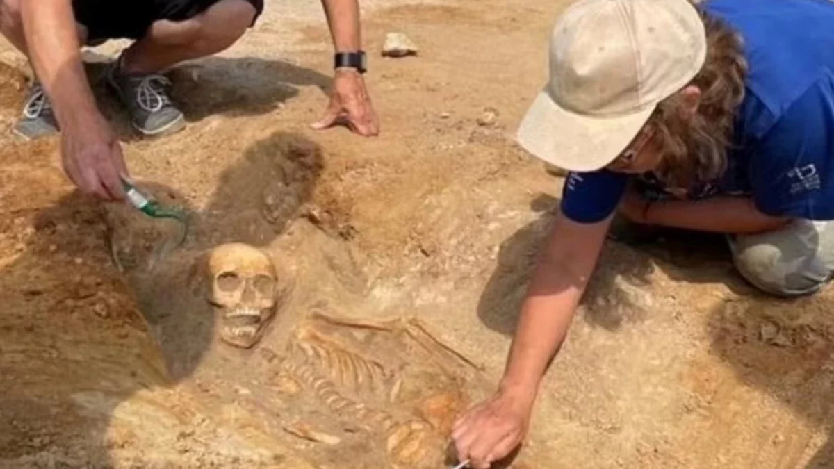 Польшада табанында құлпы бар "вампир баланың" қаңқасы табылды