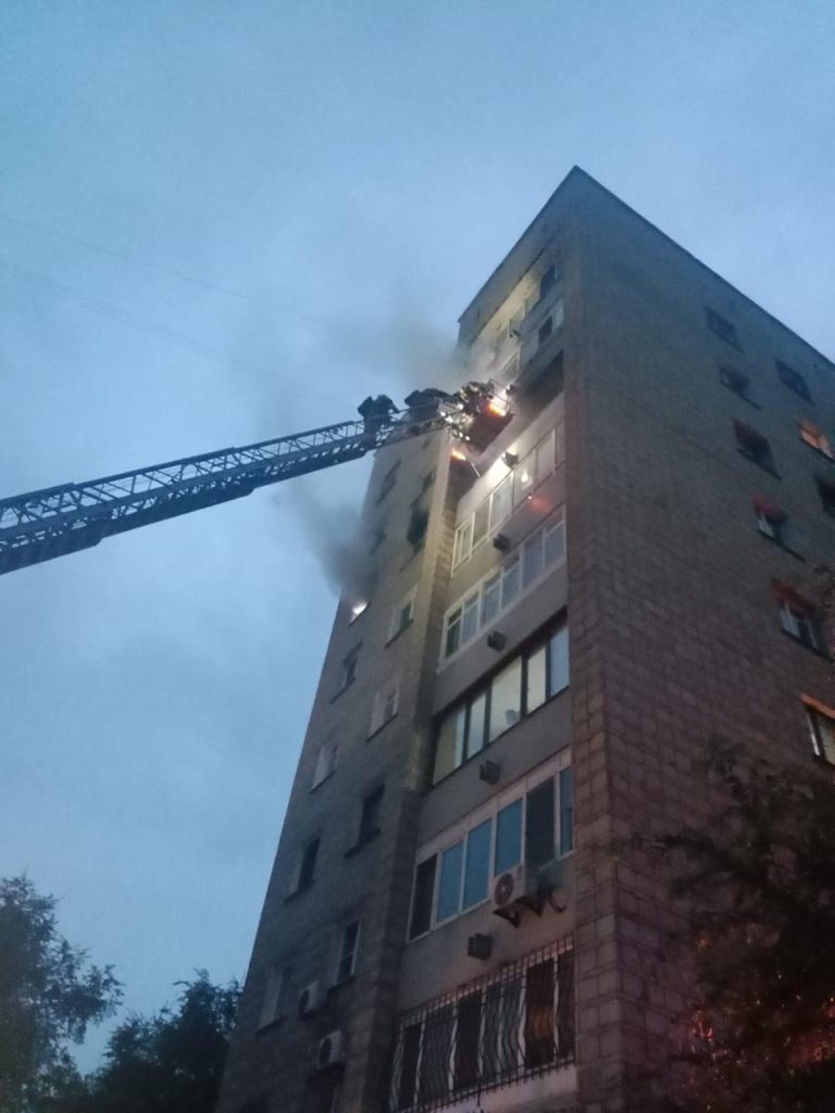 Оставленный на зарядке телефон стал причиной пожара.