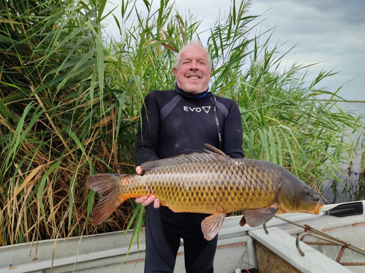 Побывавший на Балхаше Андрей Макаревич похвастался шикарным уловом