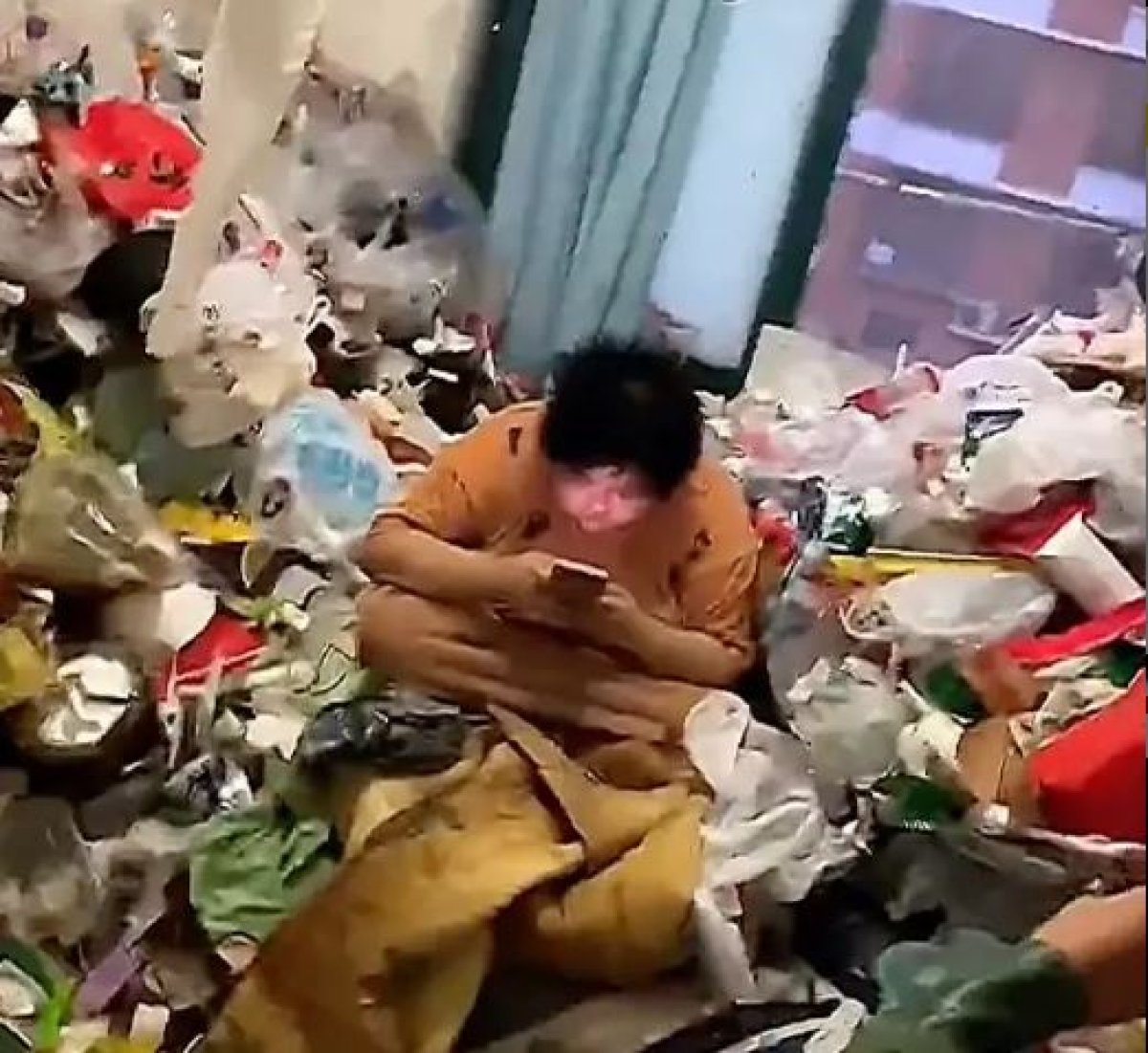 Арендатор год не выносил мусор из съемной квартиры