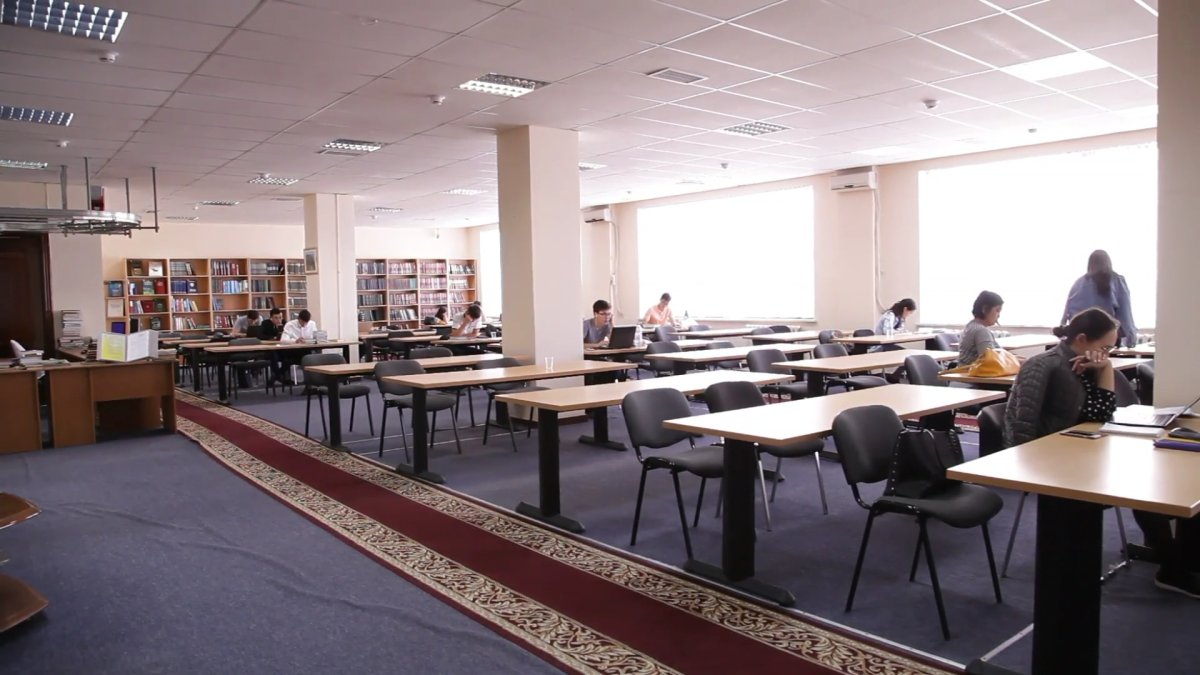 "Кітапханашылардың жалақысын мектептегі педагогтардың мәртебесіне сәйкес теңестіру мәселесін ұсынып отырмыз", - депутат