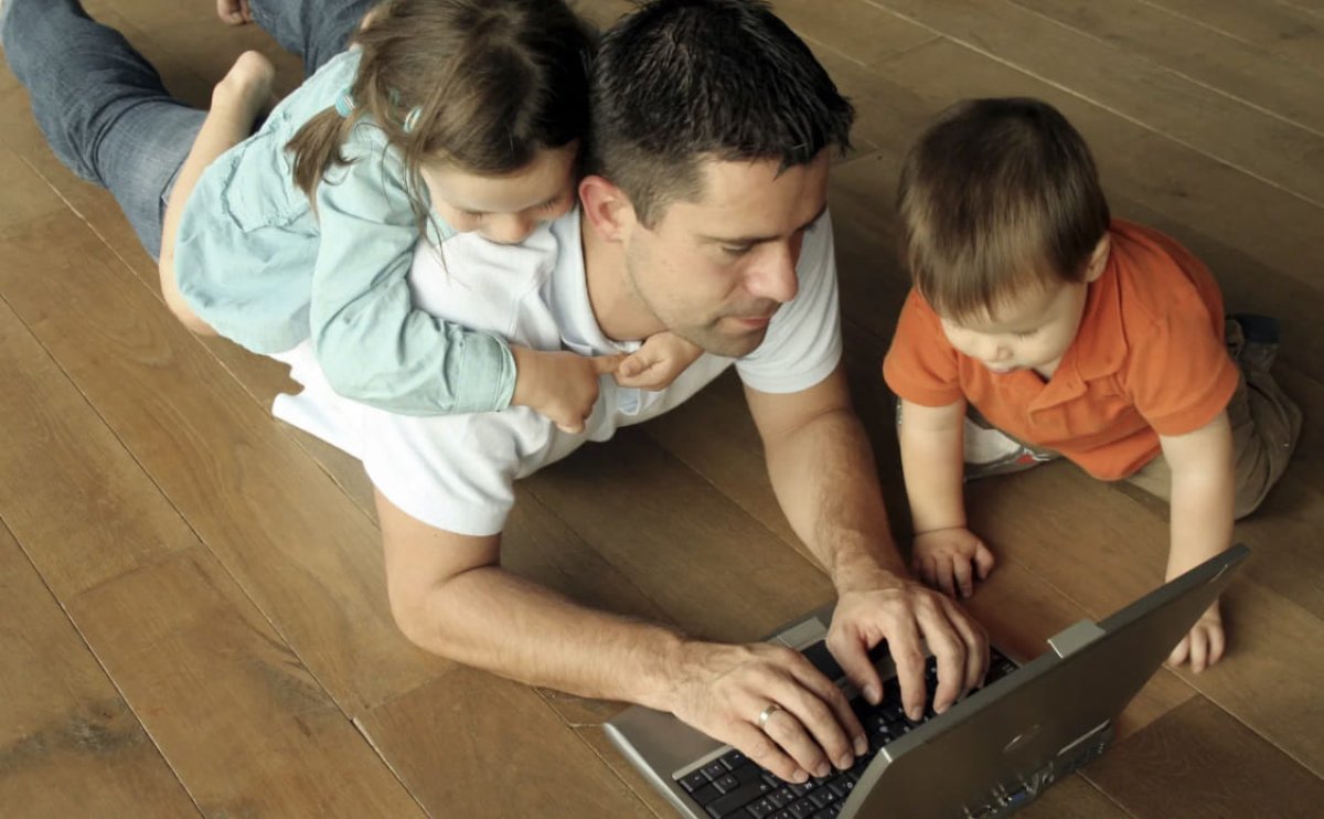 Сотрудникам с детьми разрешили уходить на удаленку четыре раза в месяц