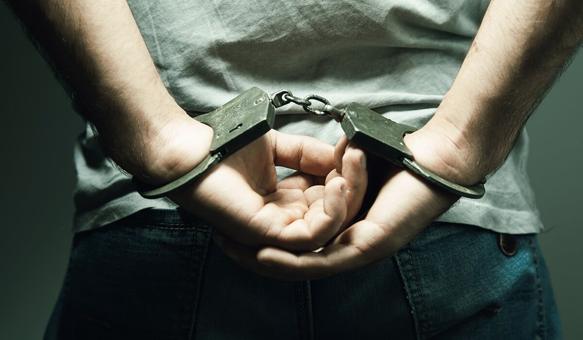 Ваннадан кейінгі жалаңаш қыздың суреті