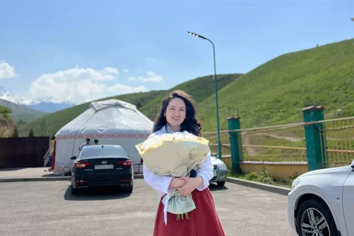 "Енем StandUp қарамайды". Жансая Мұратбекова әзілдеріне қайын жұртының көзқарасы туралы айтты