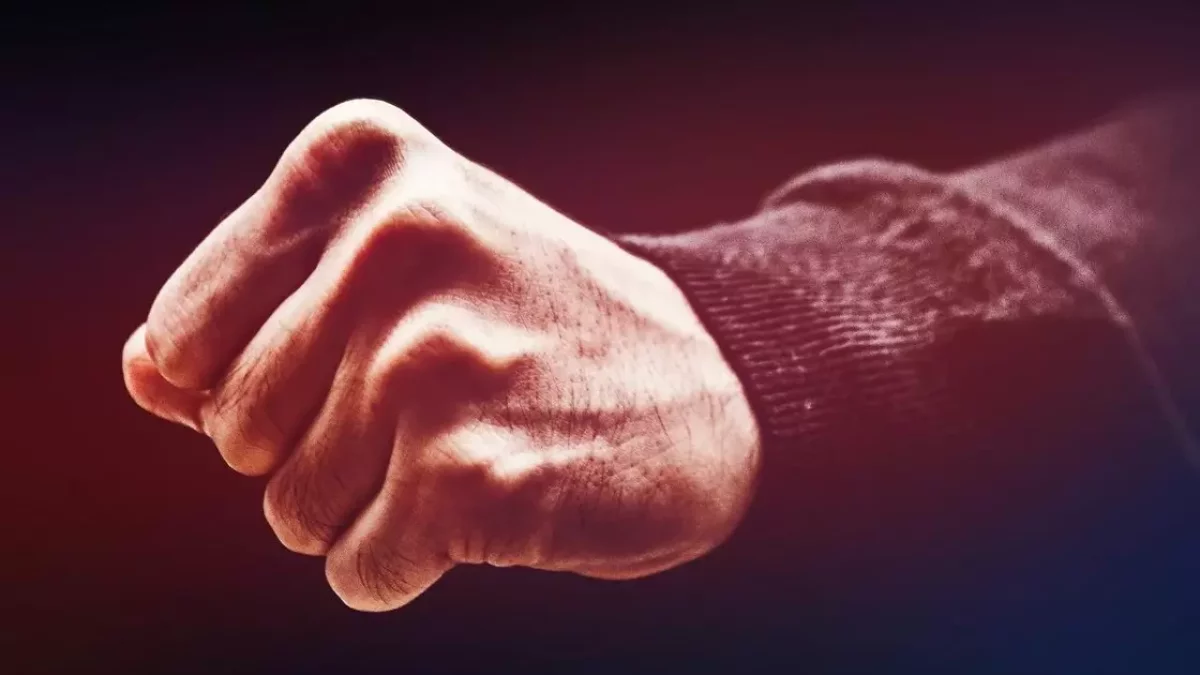 "Қатты шулаған": Астанада үй тұрғындары мен жасөспірімдер арасындағы төбелес видеоға түсіп қалды