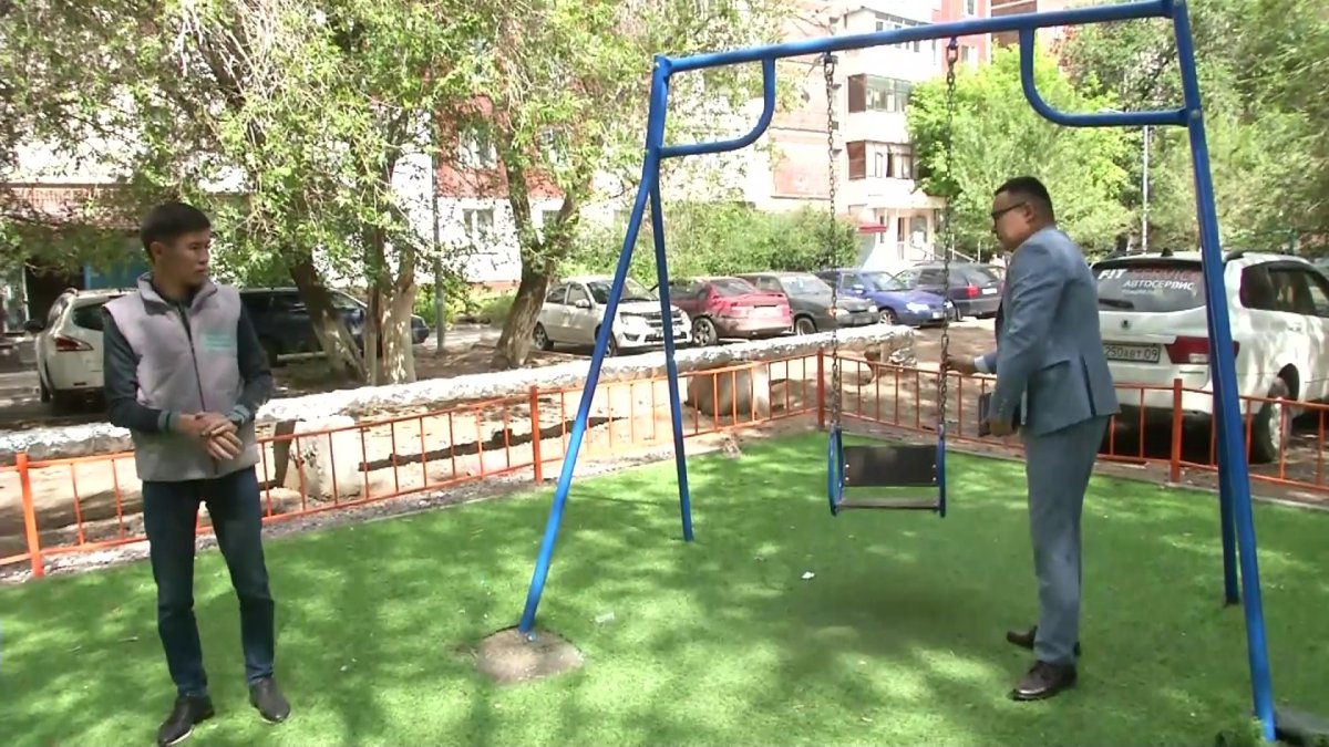 Партия «AMANAT» проверит детские площадки на безопасность