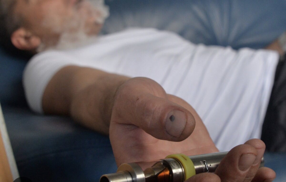 Подросток умер после курения электронной сигареты в ванной