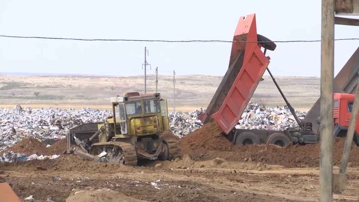 Ақтөбеде ескі полигонды топырақпен көму жұмыстары басталды