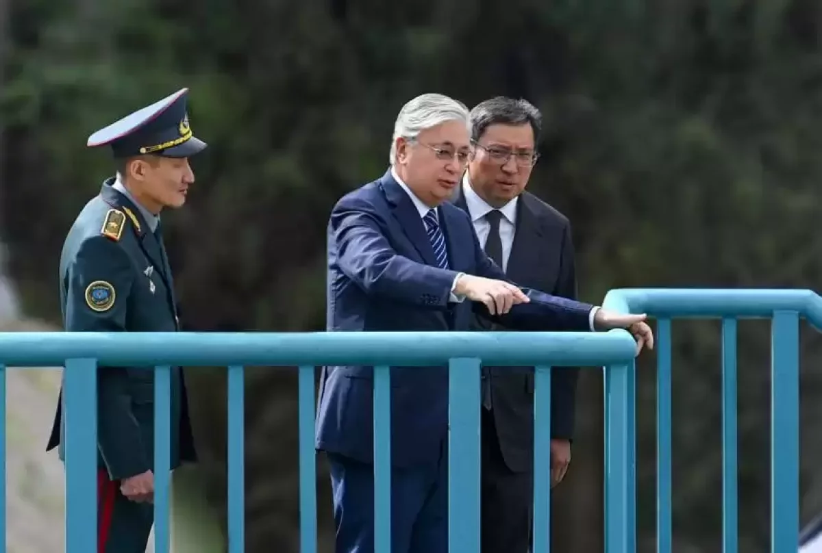 Мемлекет басшысы сел тасқынынан қорғайтын «Аюсай» бөгетіне барды