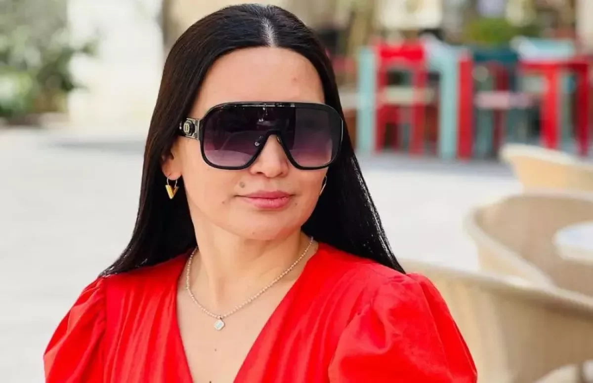 Танымал блогер күйеуі көзіне шөп салғанын айтты