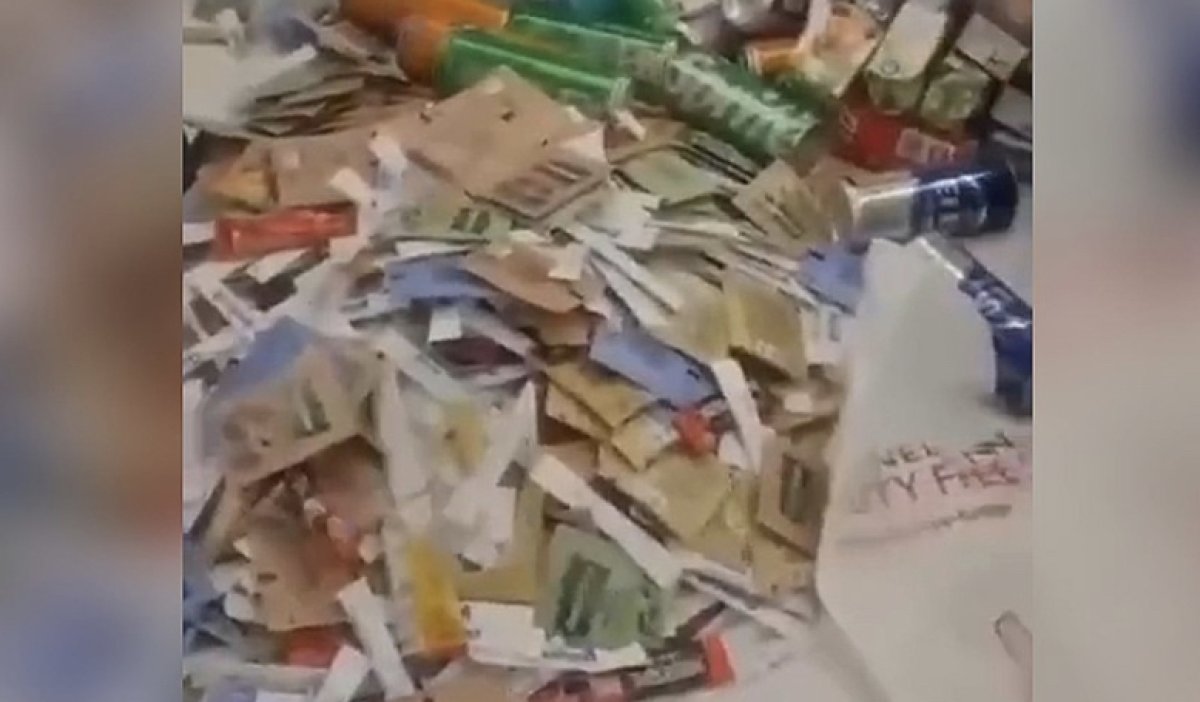 Российские туристы взяли в дорогу «покушать» 35 кг еды из турецкого отеля