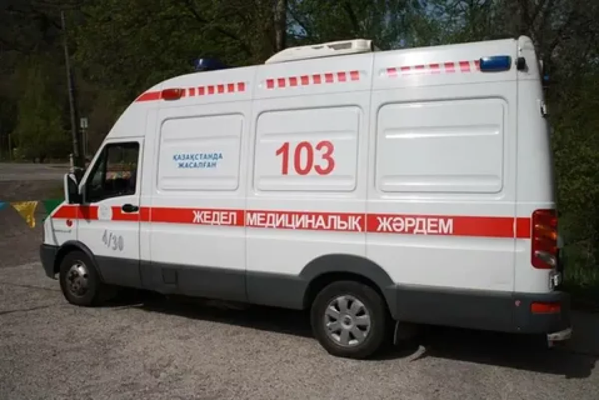 Ақтауда ер адам төртінші қабаттан құлап кетті