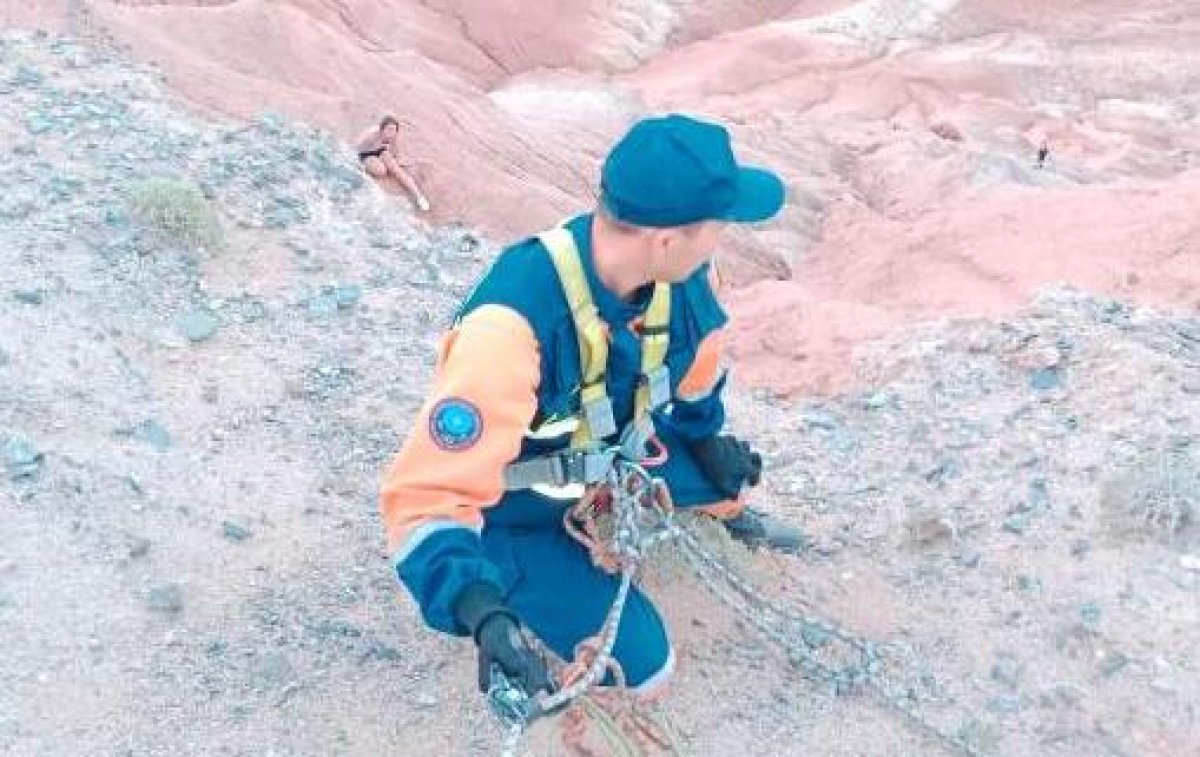 Россиянку спасли со скалы в Чарынском каньоне