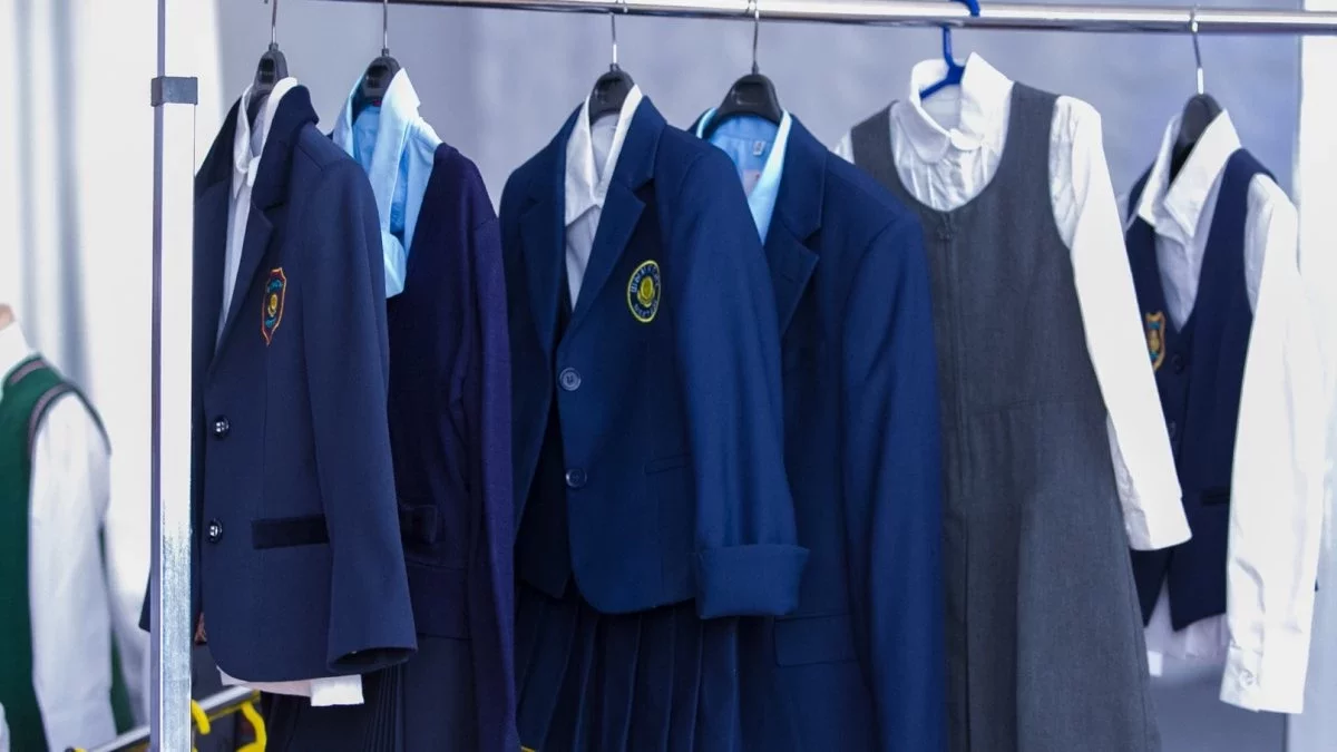 Синтетикалық материал баланың жүйке жүйесіне зиян: Мектеп формасын қалай таңдау керек?