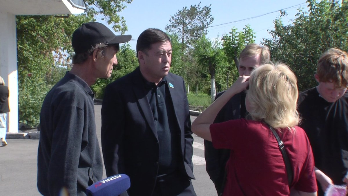 "AMANAT" фракциясының мүшелері "Қазақстан" шахтасындағы апаттан қаза тапқан  кеншілердің отбасыларымен кездесті