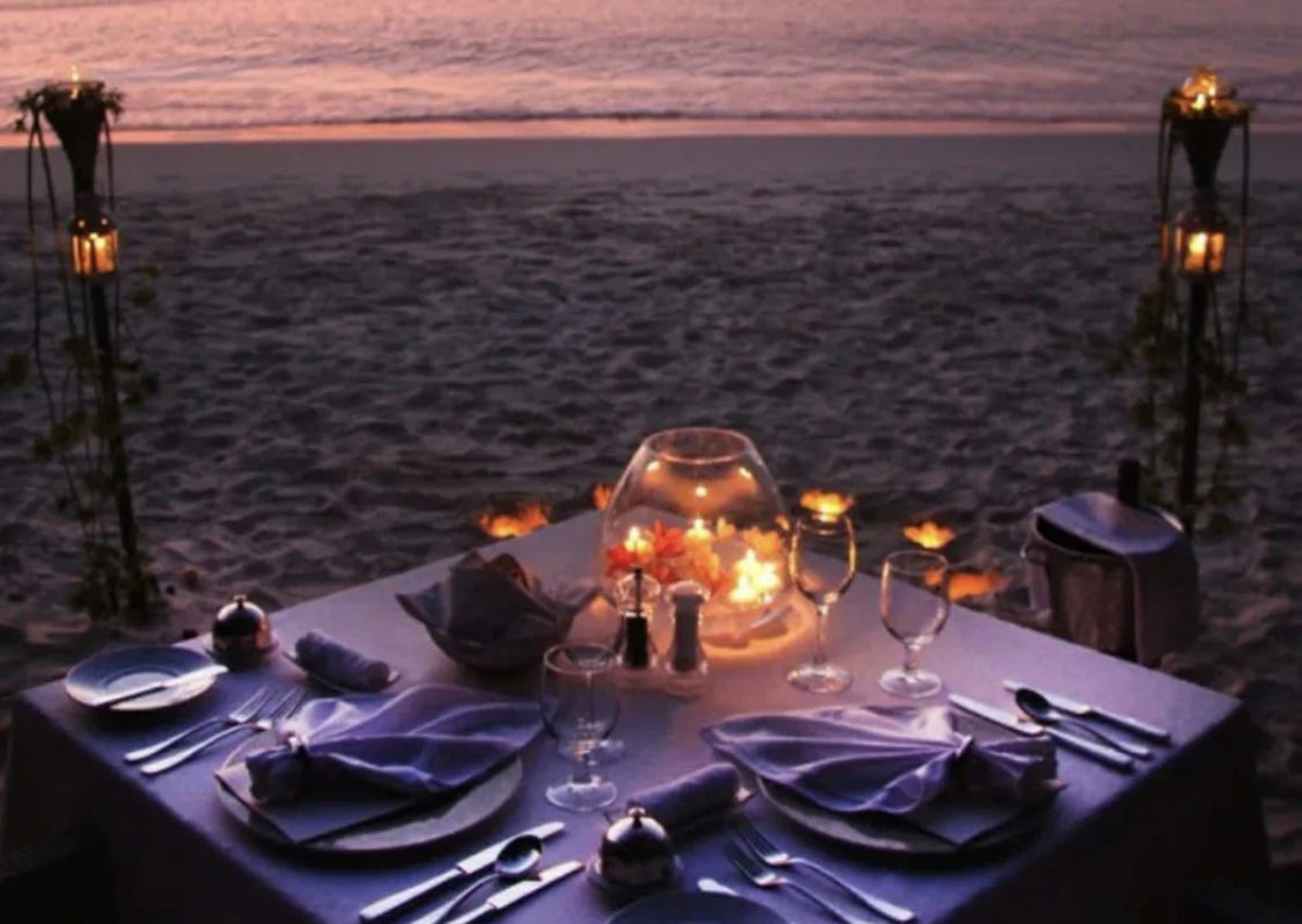 Козерогам нужен романтический ужин, Водолеи, не спорьте: советы звезд 22 августа