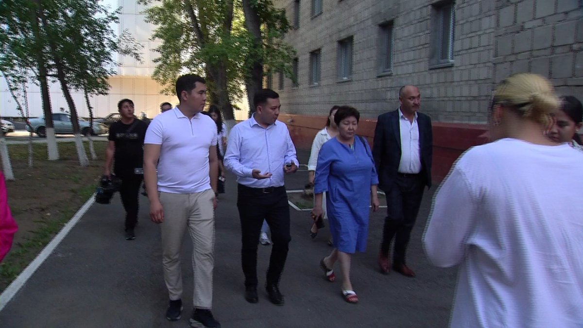 «AMANAT» партиясының белсенділері жатақханалардың жағдайын тексерді