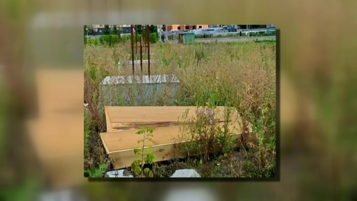 Қызылжар қалалық мешітіндегі мәйітхана қызметкерлері табытты далаға лақтырып тастаған