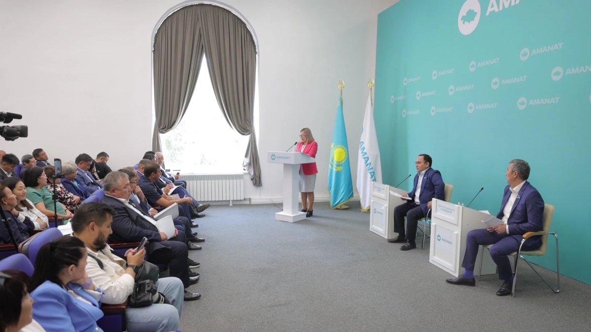 Жилье и рабочие места: члены «AMANAT» показали как реализуются предвыборные обещания партии в области Абай