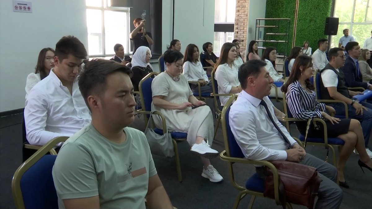 Проблемы лудомании члены партии «AMANAT» обсудили с молодежью Алматы